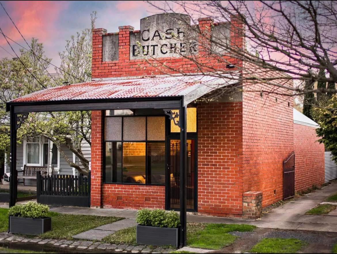 The Cash Butcher - Classy & Centrally Located แบลเลอแรต ภายนอก รูปภาพ