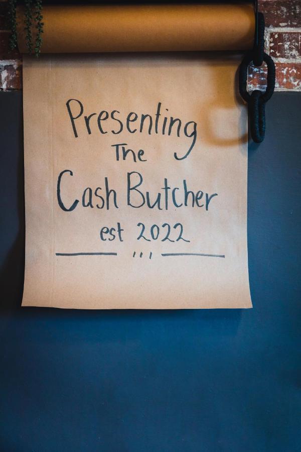 The Cash Butcher - Classy & Centrally Located แบลเลอแรต ภายนอก รูปภาพ